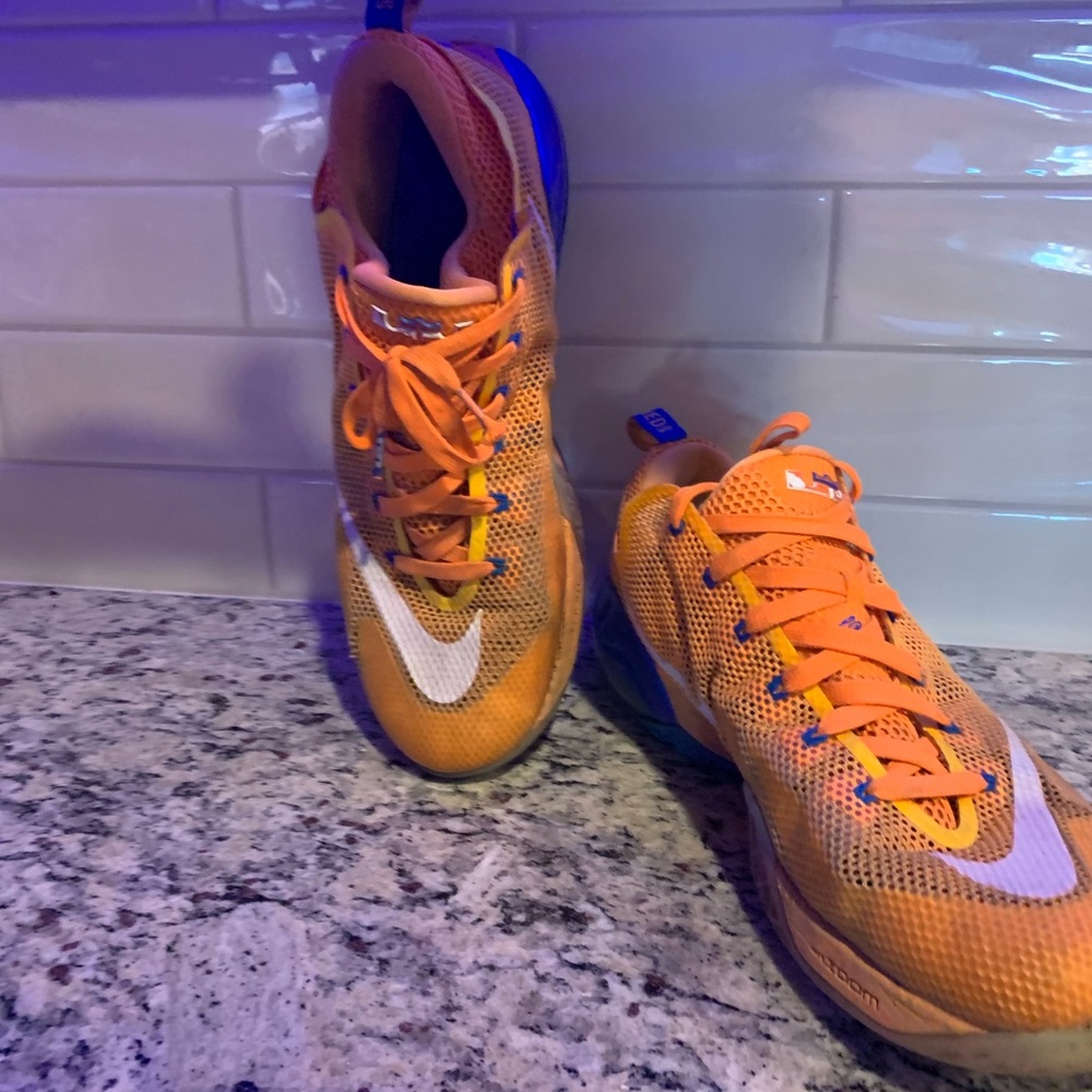 Lebron 12 Low Cavs Classic